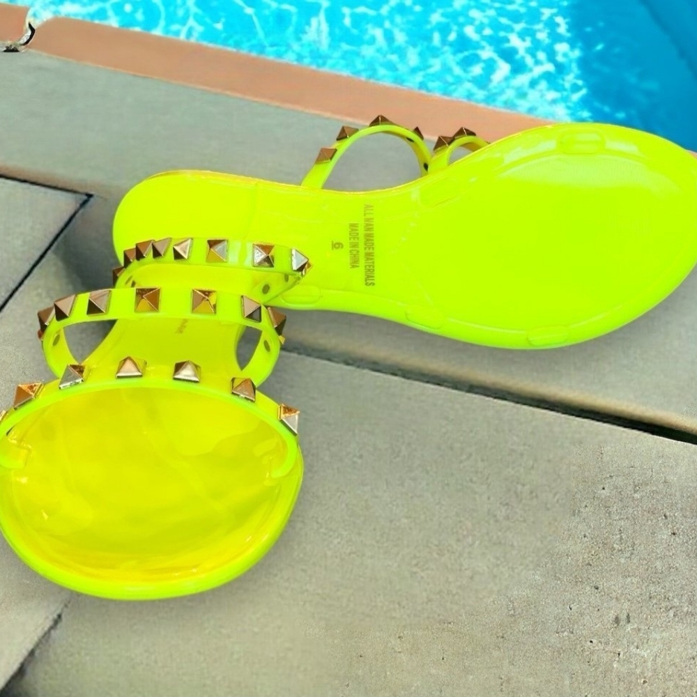 Sandals - Picture 2 of 3